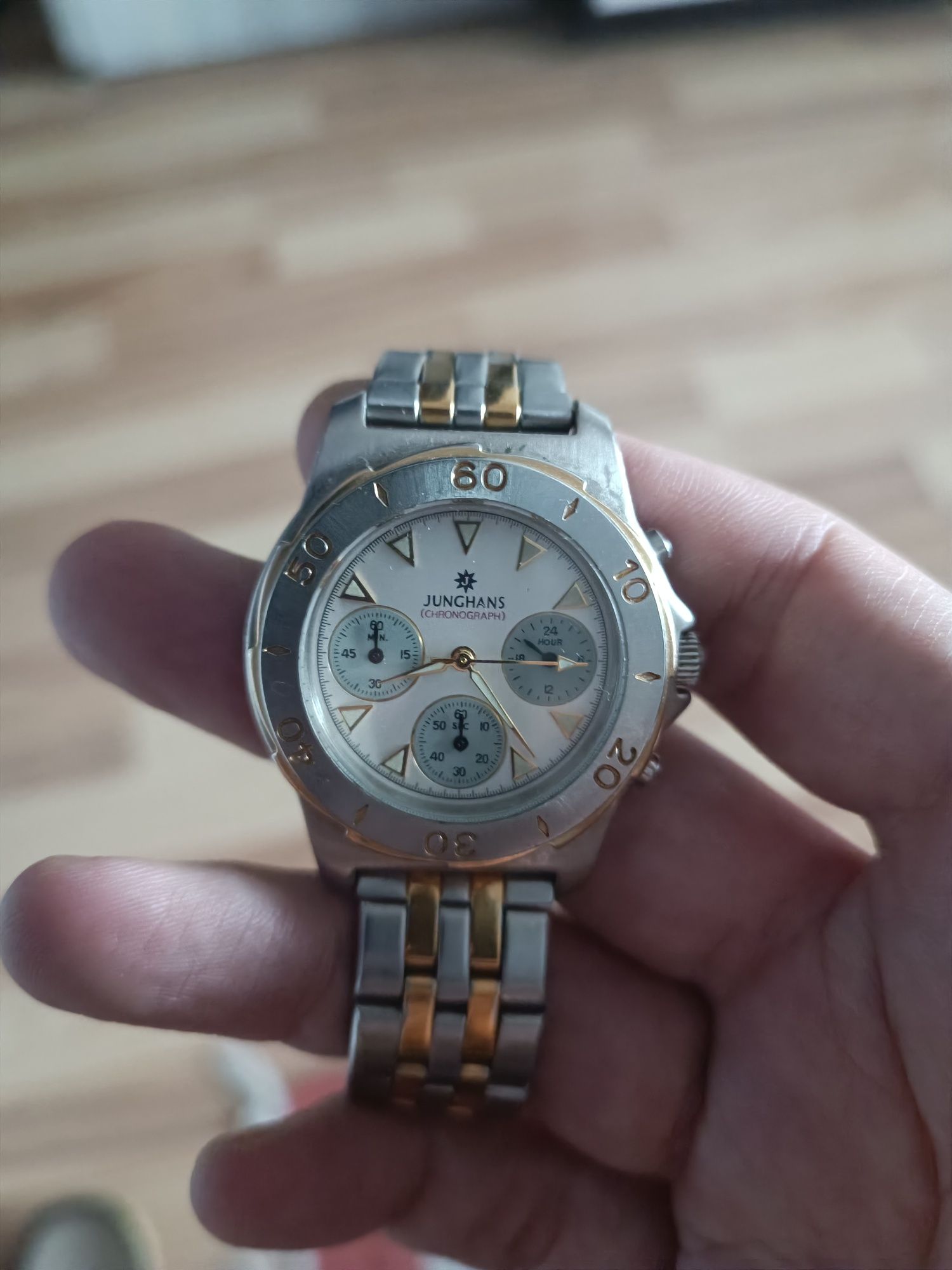 Продам часы Junghans