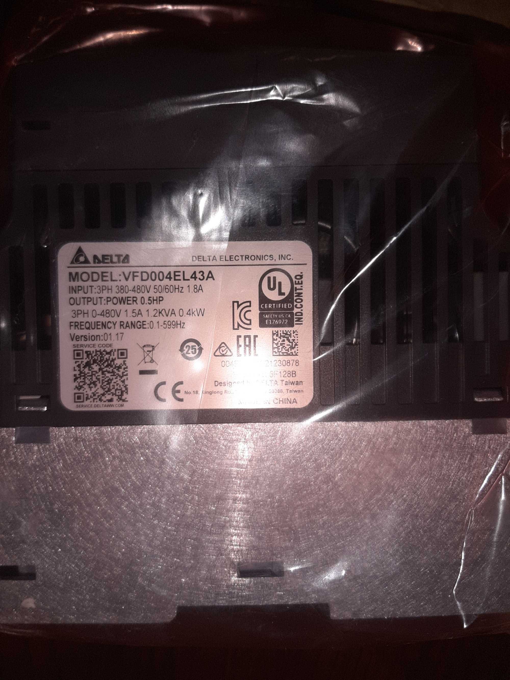 Convertizor invertor Delta VFD004EL43A trei faze 400watt