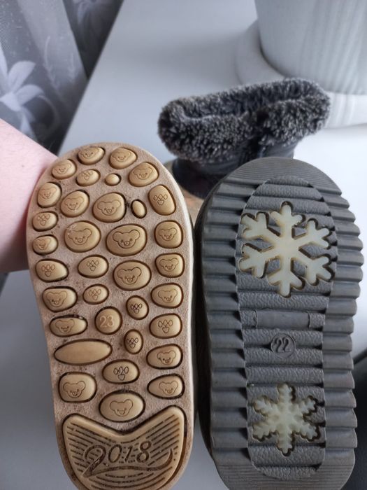 Продам детскую зимнюю обувь