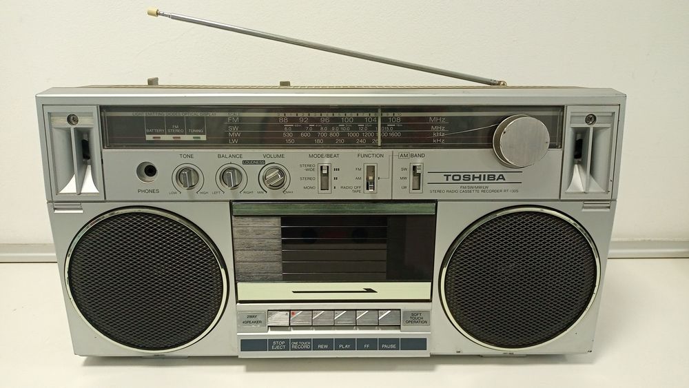 RT 130S радиокасетофон Toshiba