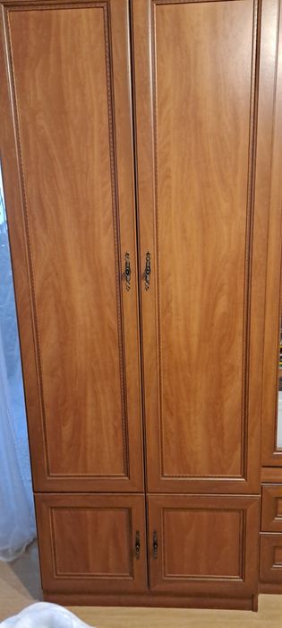 Mobila sufragerie. Două dulapuri și o vitrină