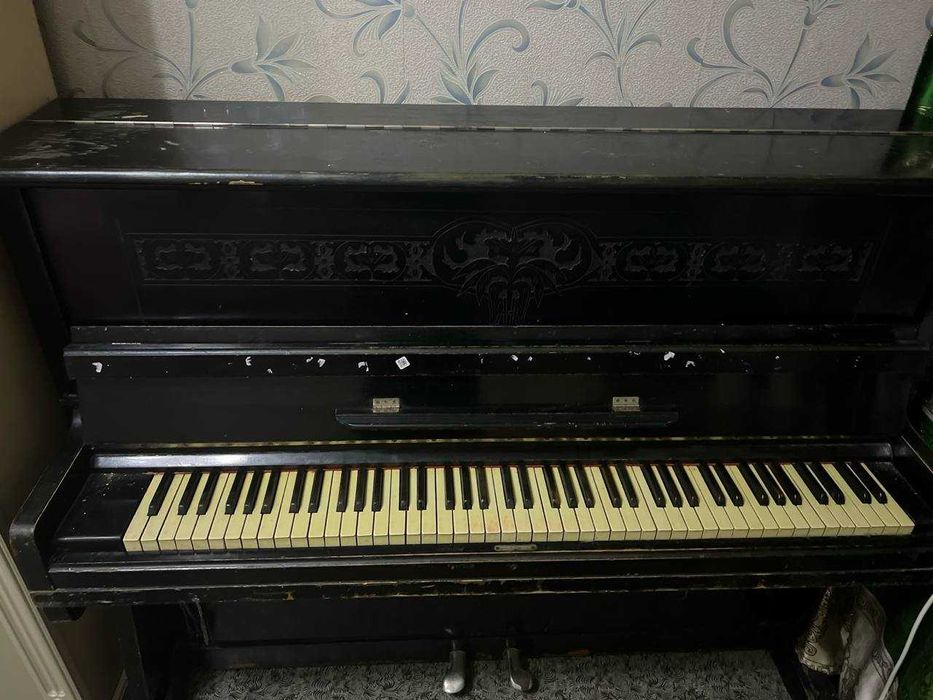 Продам раритетное пианино