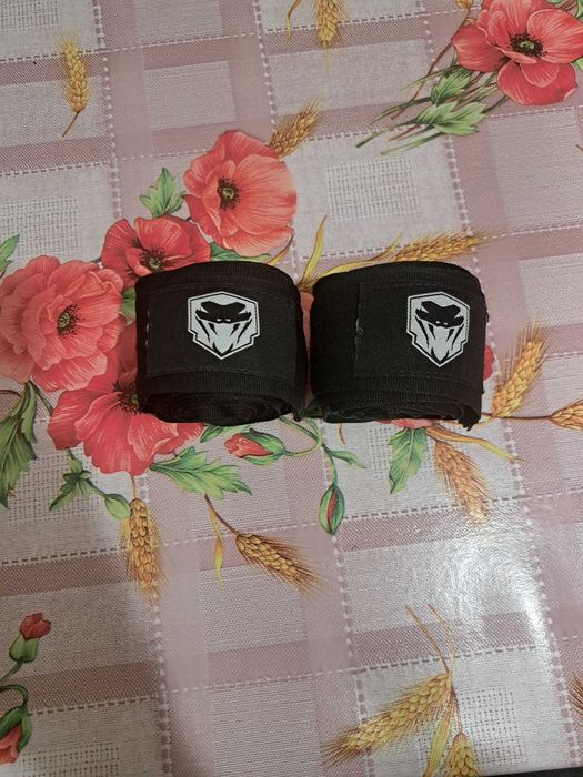 Manusi de box Everlast/bandaje venum