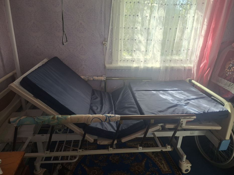 Медицинская кровать