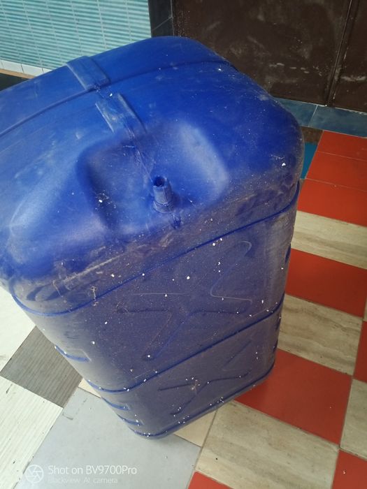 Butoi din plastic alimentar, capacitate 300 litri