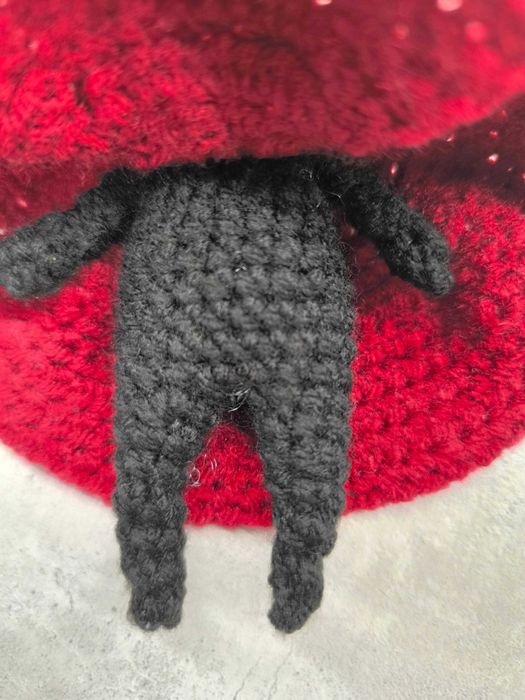 Вязаная игрушка Хорнет, ручная работа