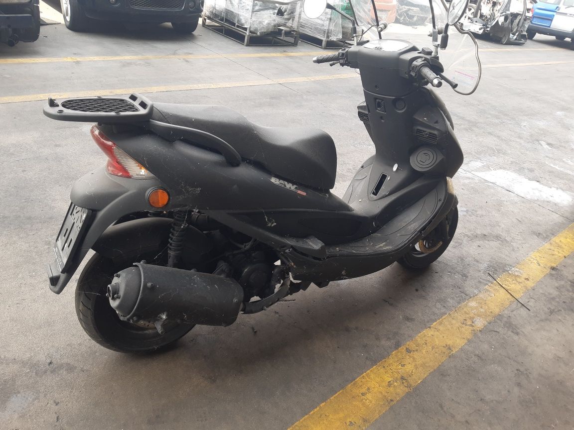 Мотоциклет(скутер)Кимко (Kymco B & W 250)-на части