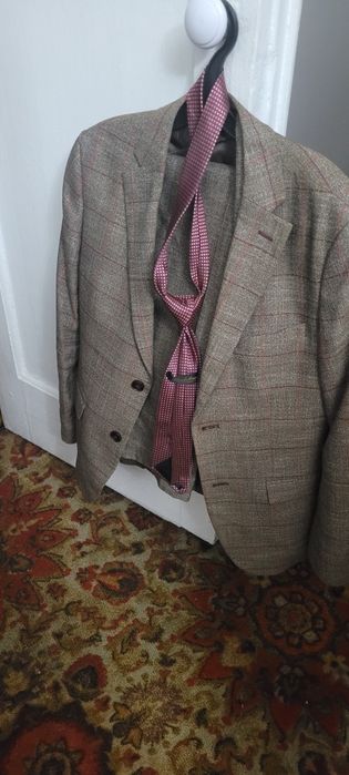 Мужской костюм в хорошем качестве