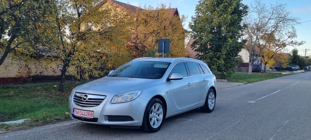 Opel Insignia an 09/2009 nr roșii valabile