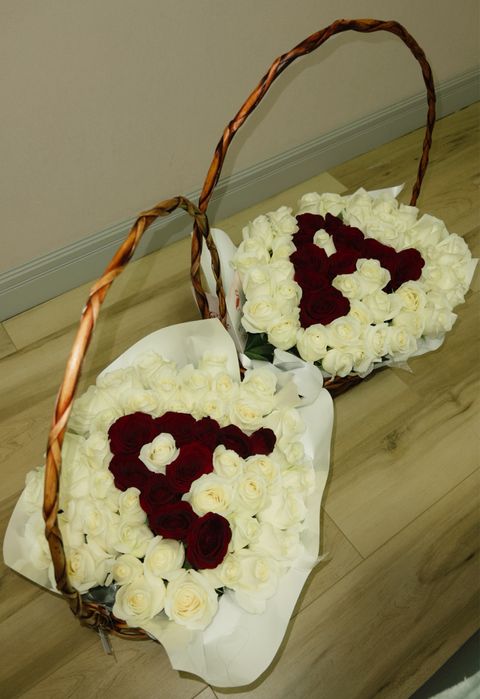 Цветы в корзине