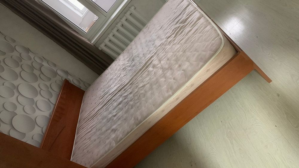 Продам спальный гарнитур.