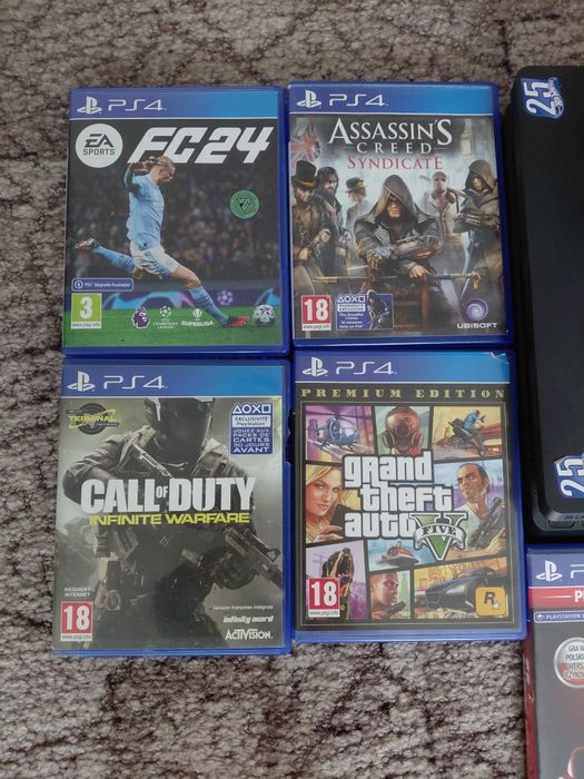 PS4 + maneta + 10 jocuri in stare foarte buna