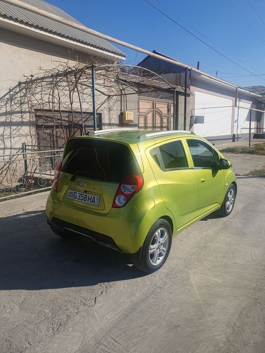 Chevrolet spark 2012 года