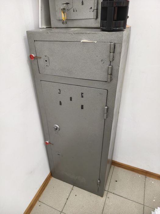 Продаются два сейфа