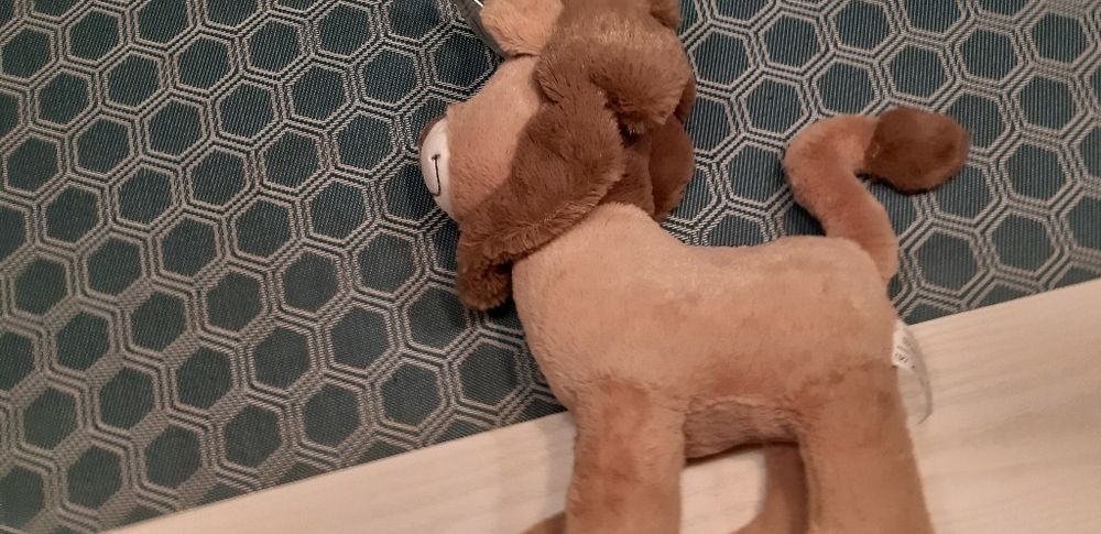 Плюшена играчка лъв.