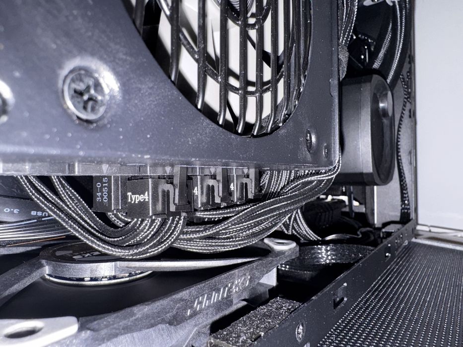 Геймърски Компютър Intel Core i7-13700KF, RX7900XT, 32GB RAM, 2TB