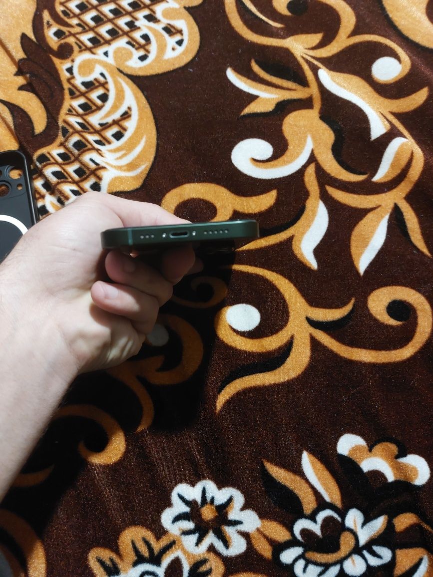 Продавам Iphone 13 green 128гб