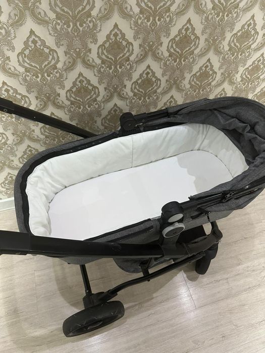 Продаеться универсальная коляска Skillmax 2в1.