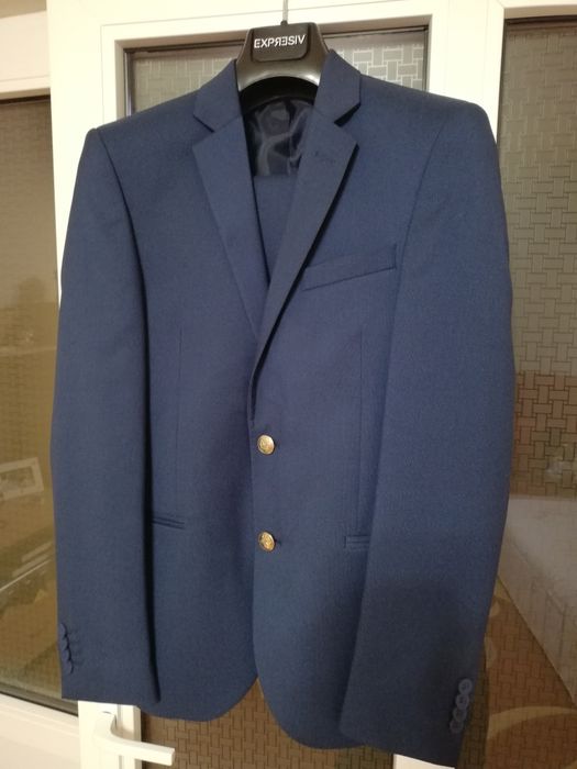 Vând costum mar. 42