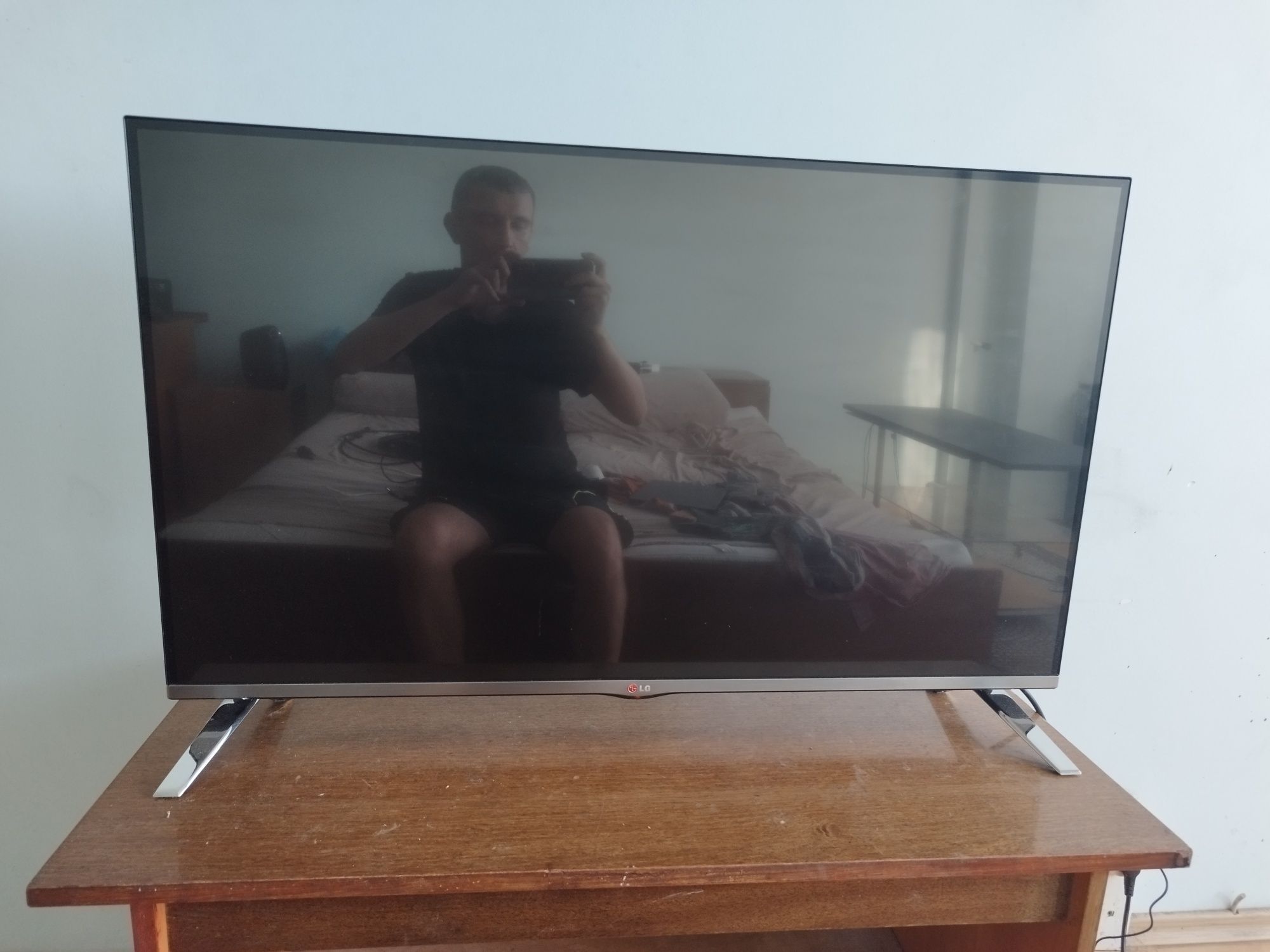 42 инча FULL HD 3D Смарт Телевизор LG