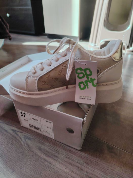 ДВА ЧИФТА Дамски кецове НОВИ