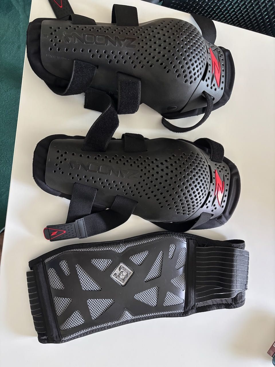 Мото яке RST Pro Series + наколенки