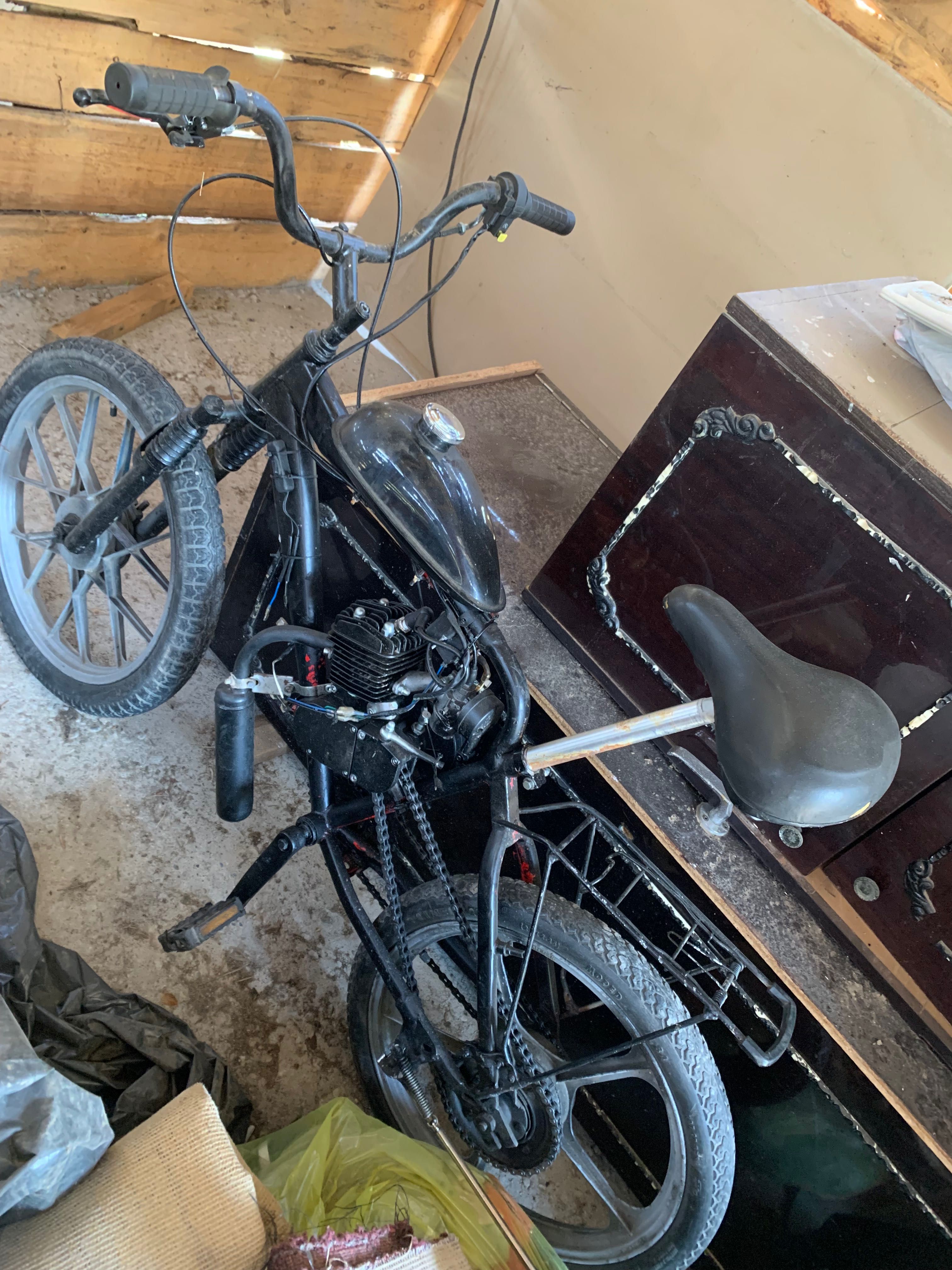 Bicicletă cu motor