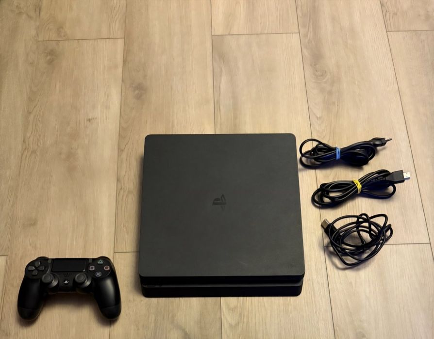 PS4 slim+o maneta+cablu alimentare/cablu hdmi