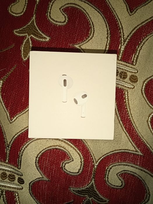 продам apple airpods 3