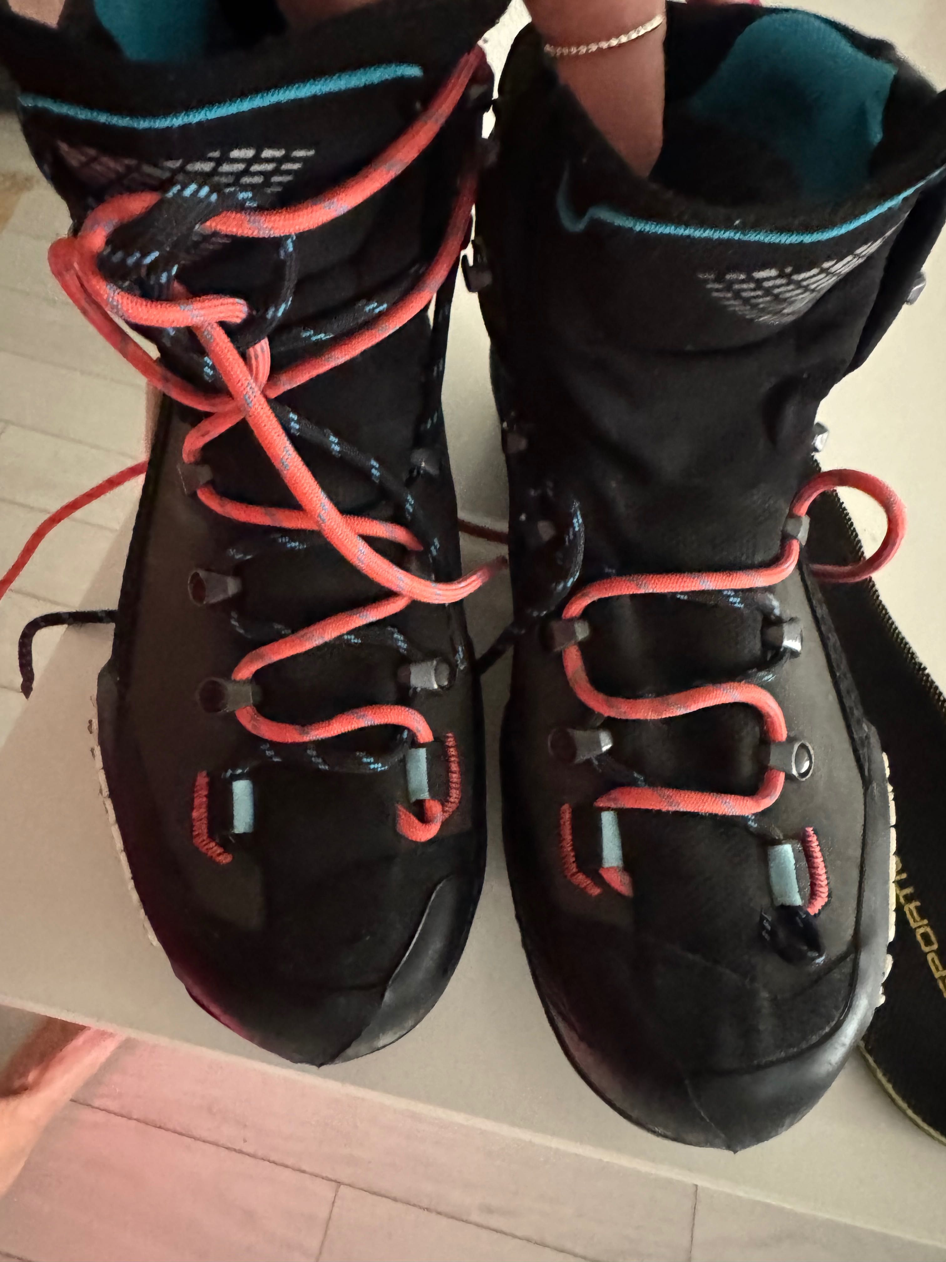 Дамски обувки La Sportiva Aequilibrium LT GTX - black/hibiscus