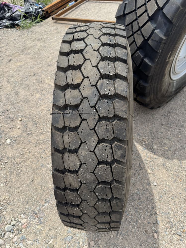 Продам шину с диском новую 295/80/22/5