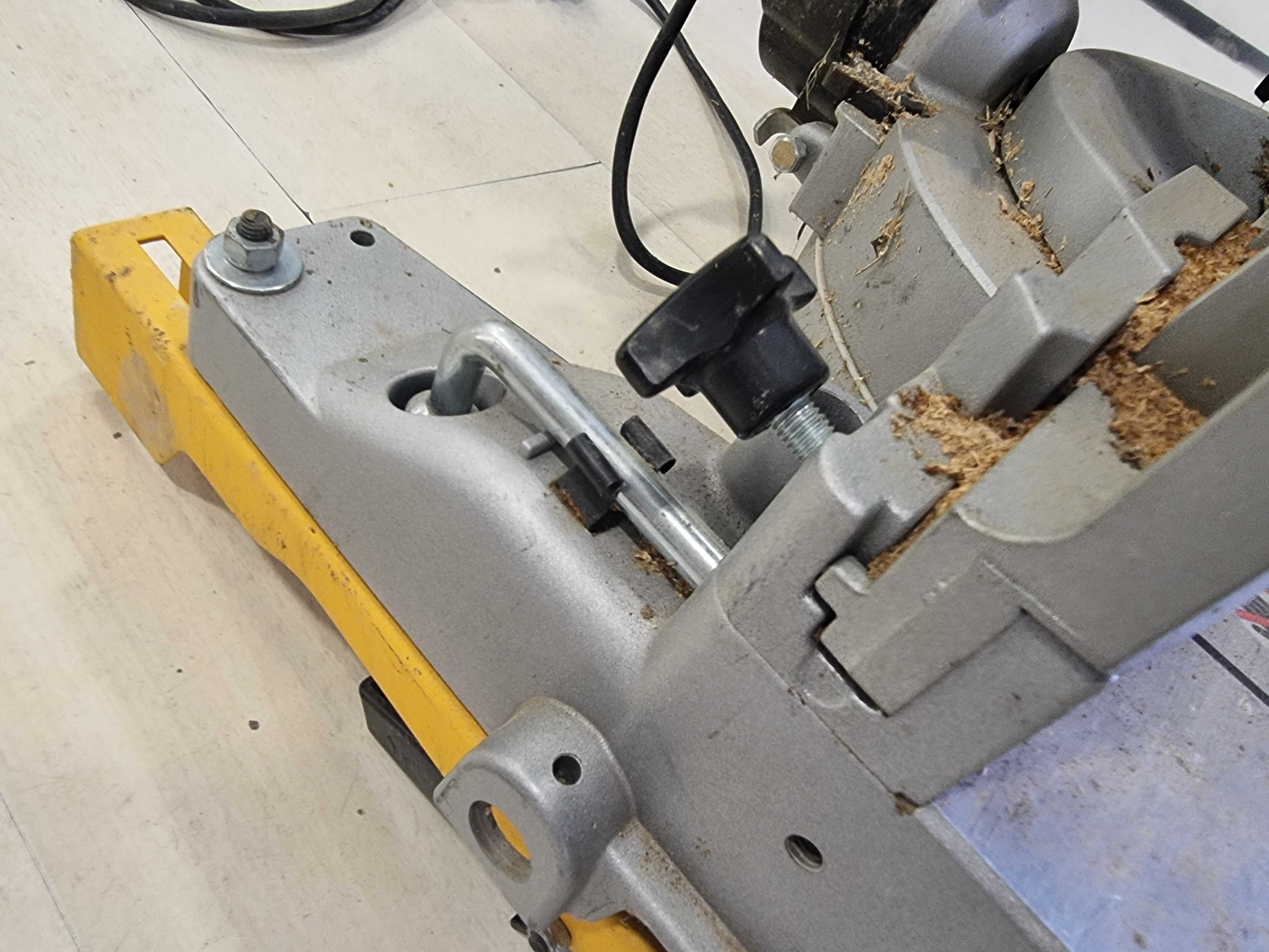 Потапящ циркуляр DEWALT DW716 / Герунг
