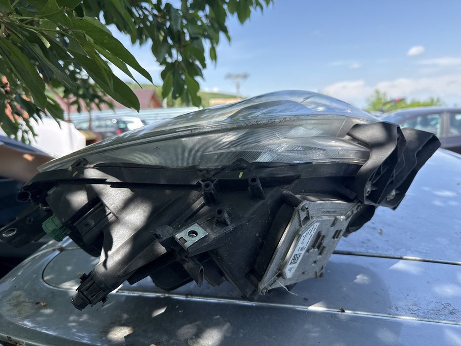 Far xenon alfa giulietta partea dreapta