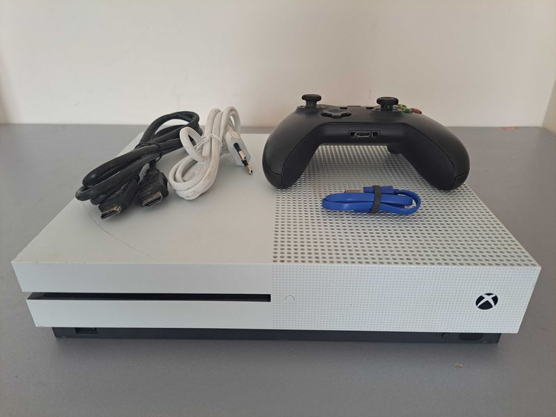 Конзола - Xbox One S