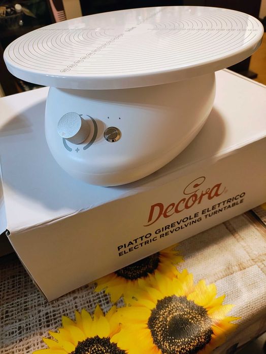 Електрическа стойка за торти