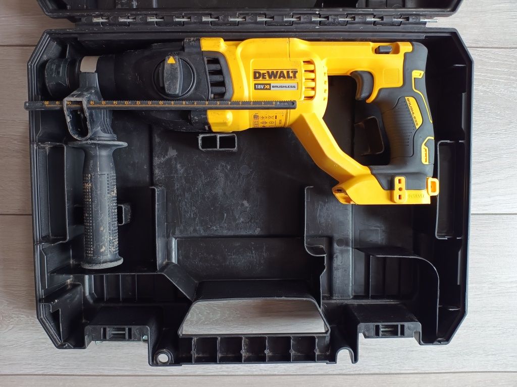 DeWalt DCH033 Ciocan rotopercutor
Motor brushless, far