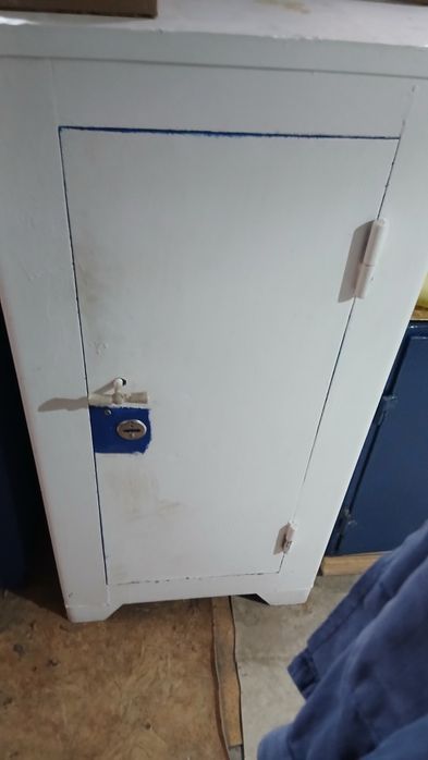 Сейф металлический