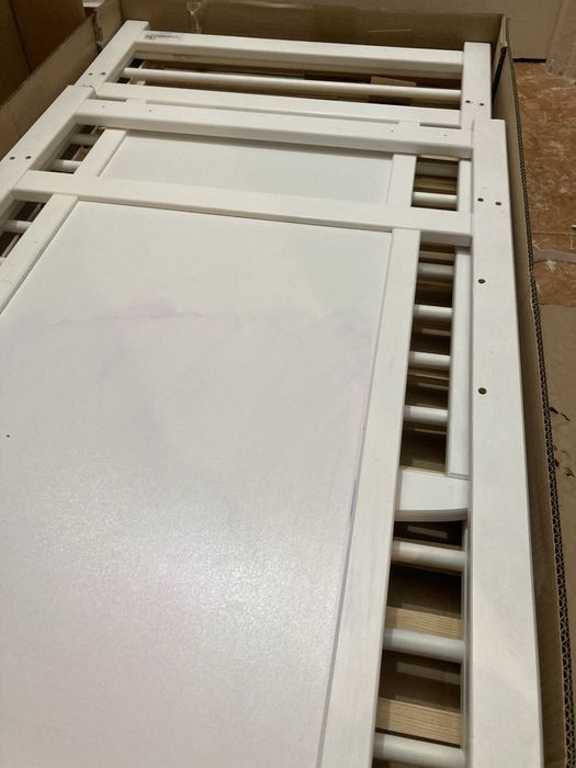 Patut, saltea + 2 seturi de lenjerie