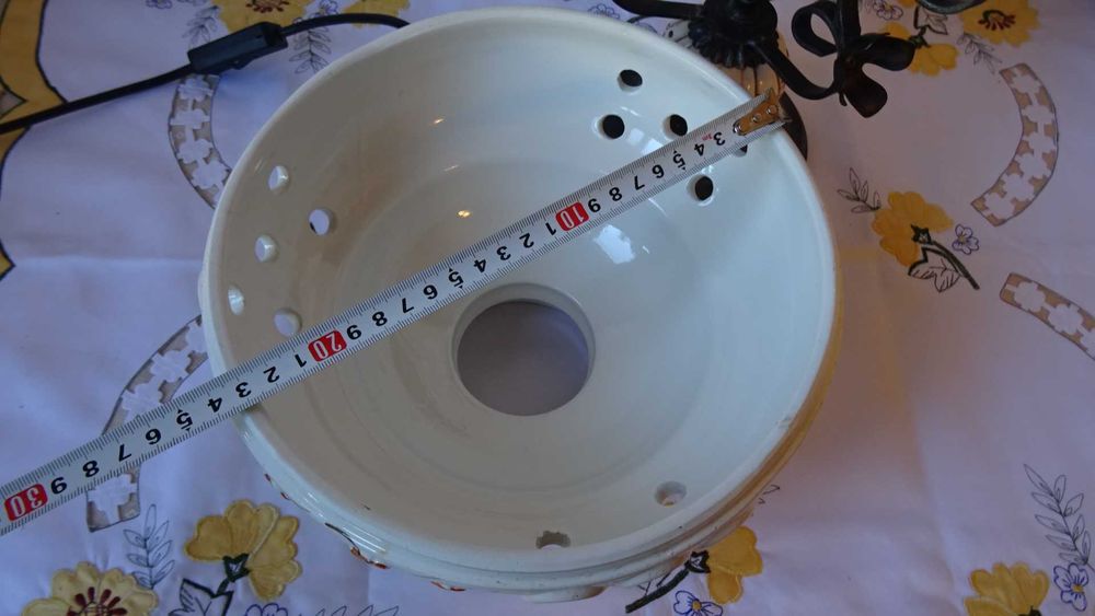 Настолна лампа и полилей  с  декорация в стил Рустик