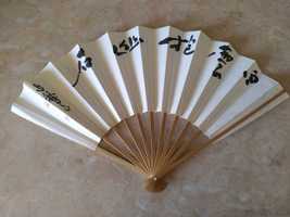 Японско ветрило - бамбукова структура и изписани йероглифи