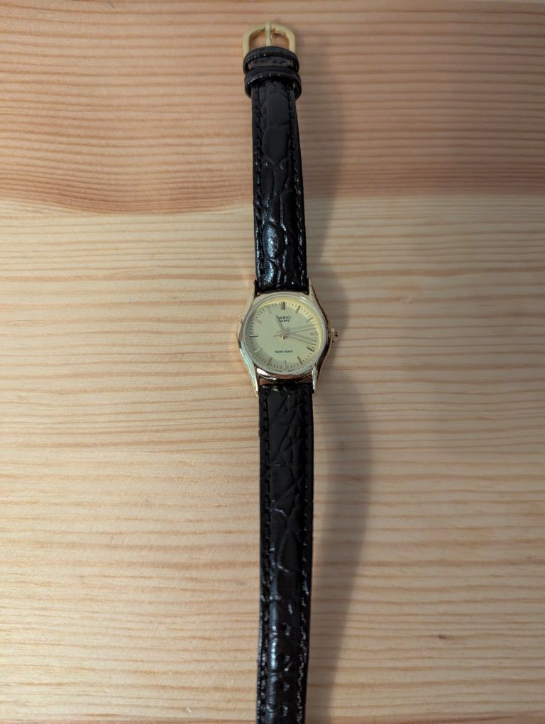 Дамски часовник Casio