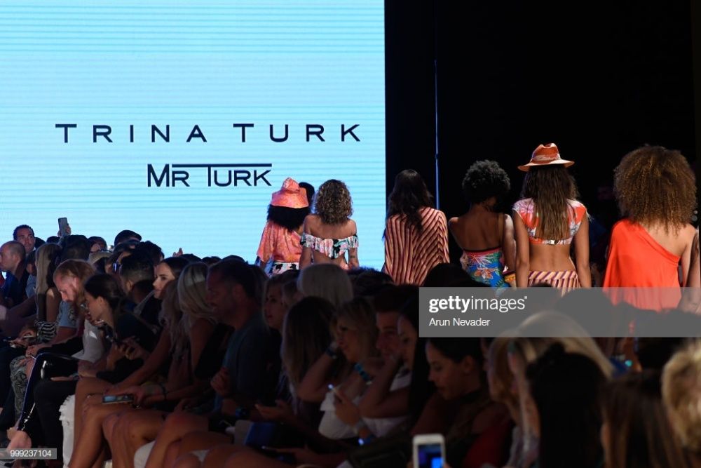 TRINA TURK баски/S син отAssos