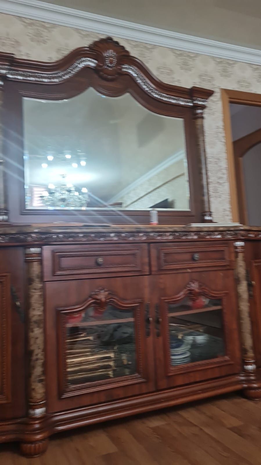 Гостиный мебел,сервант