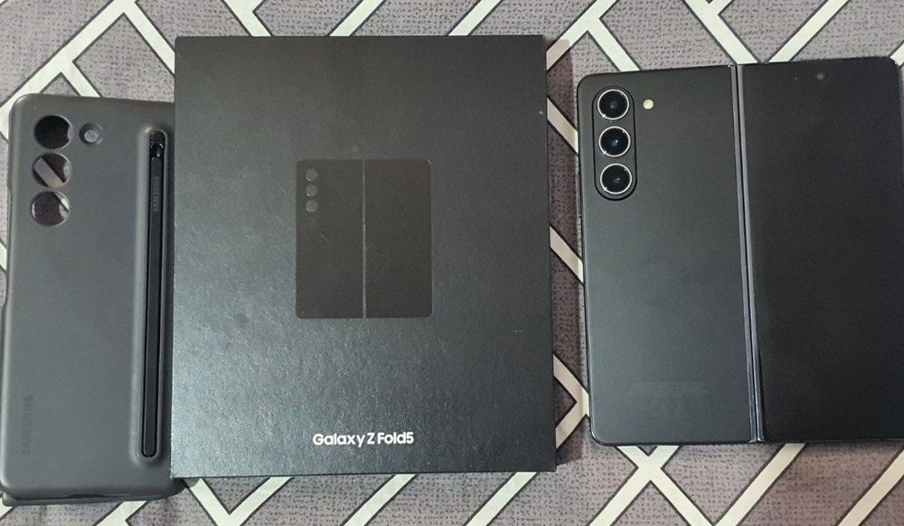Samsung Z Fold 5 + orig chehol
