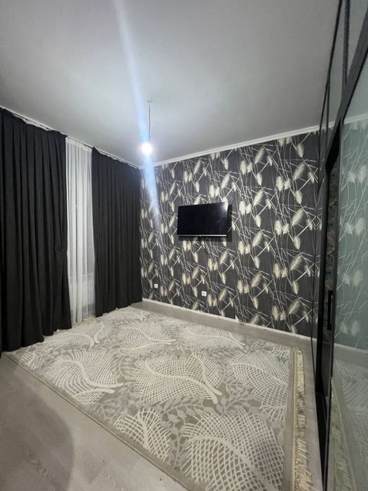 Чирчик 2 микро район Янги Узбекистон 1х сотилади 42 кв/М 28.000$ Налич