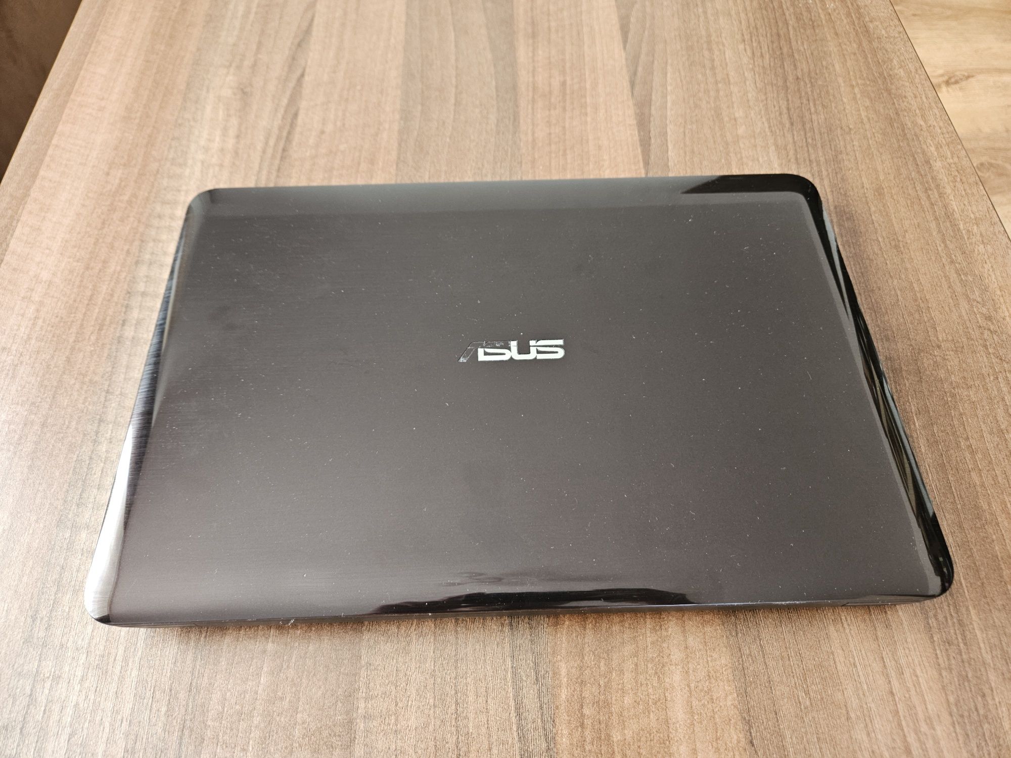Laptop Asus X556U - i5-7200U, GeForce 940MX, 4GB RAM, 1TB HDD, Windows