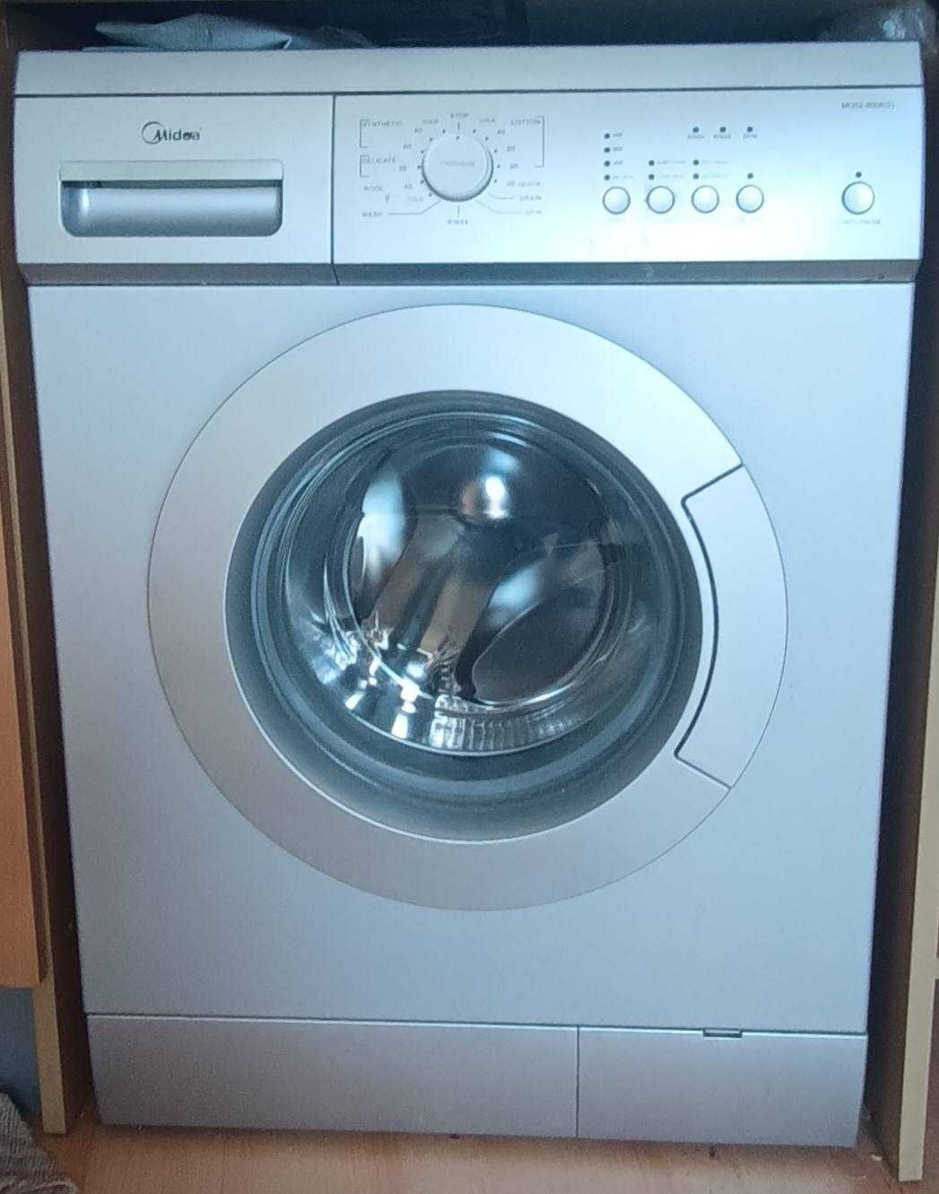 Продавам пералня Midea в отлично работно състояние