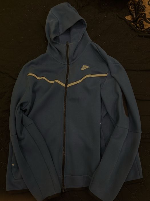 Продавам nike tech суитчър