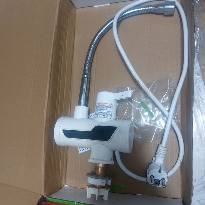 Продам сместитель кран с встроенной горячей