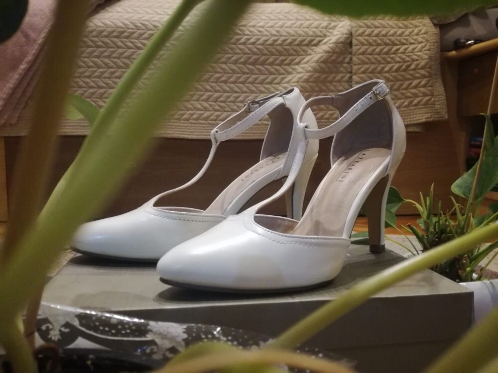 Pantofi albi, marca Lazzarini, mar.37